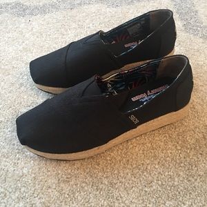 Sketchers, “Bobs” Espadrille Wedge w memory foam